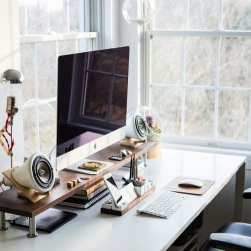 Pantalla y parlantes Home Office Uno